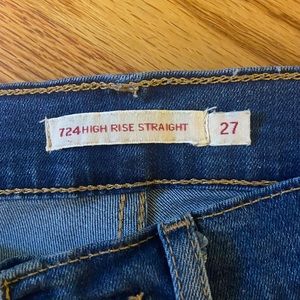 Levi’s High Rise Straight 724 in size 27 PREMIUM